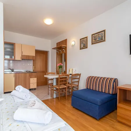 Jerkan 12 By Interhome