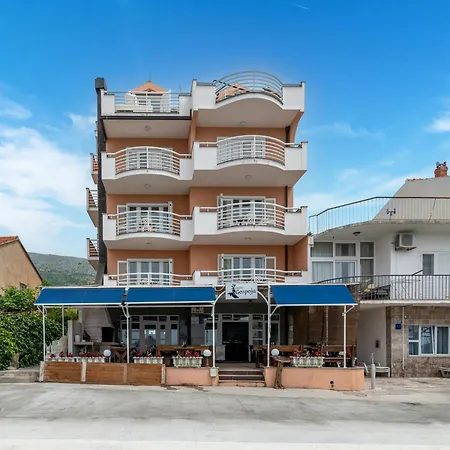 Jerkan 12 By Interhome