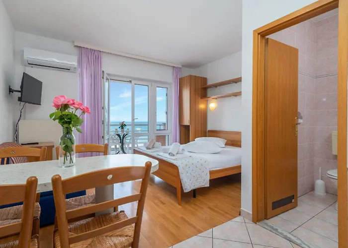 Jerkan 12 By Interhome